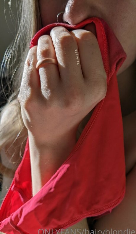 Hairyblondie nude star photo