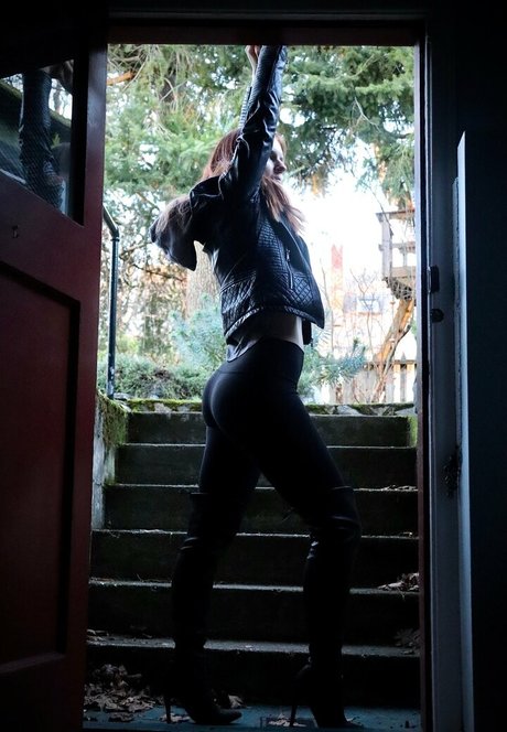 misschaiyles high quality actress pics