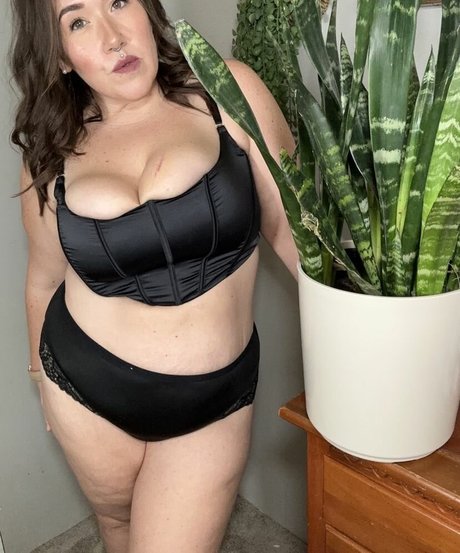 Michele Moon free pornstar gallery