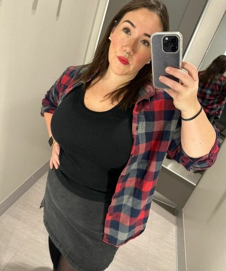 Michele Moon hot star image