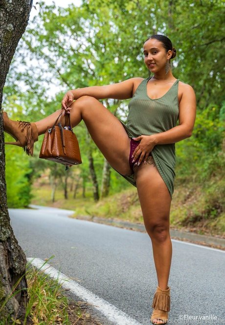 Fleur Vanille hd actress photos