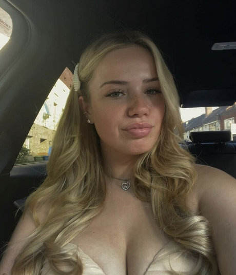 charlottebrayy nudes star img