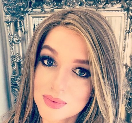 LucyWhiteUK model top images