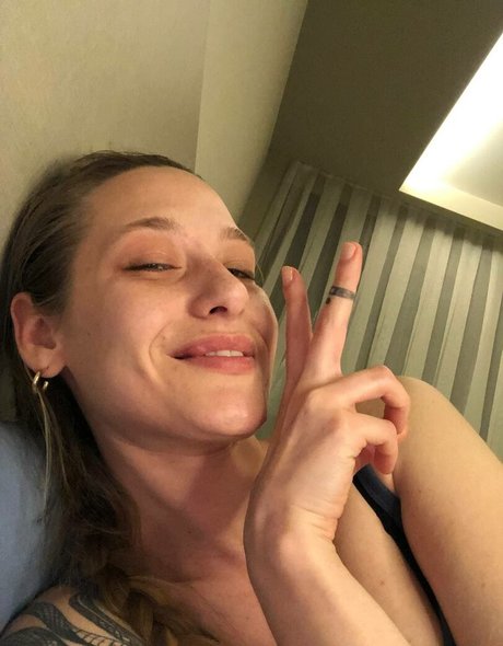 Dina Lewd star pornographic pic