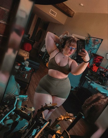 Lichling erotic model image