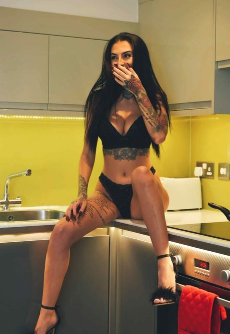 Hollie Stafford model naked image