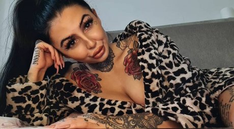 Hollie Stafford pornstar nude images