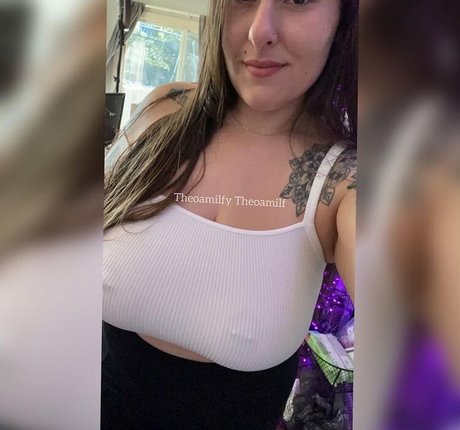 Theoamilf model porn picture