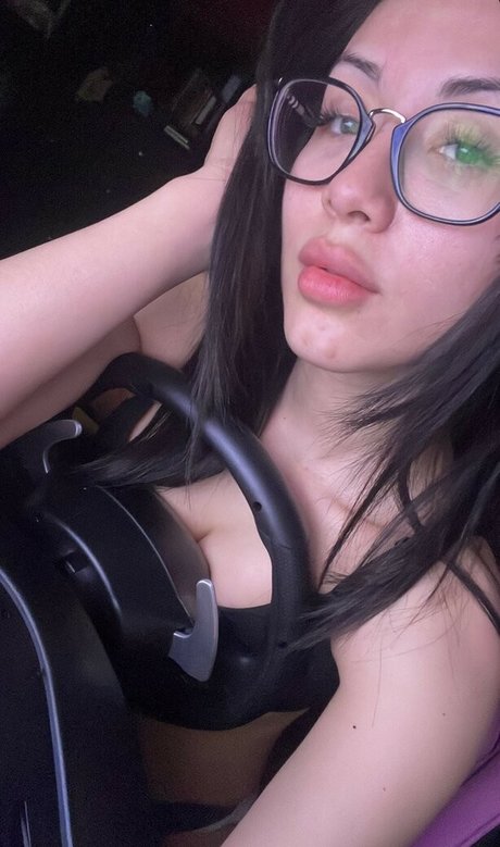 Arabella Kat Posting erotic pornstar pictures