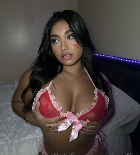 Alejandra Velasquez naked model photo