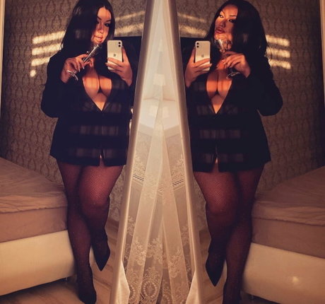 Dasha Kovalenko model top img