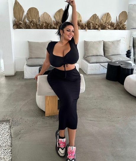 Mila Pink pornstar erotic photos