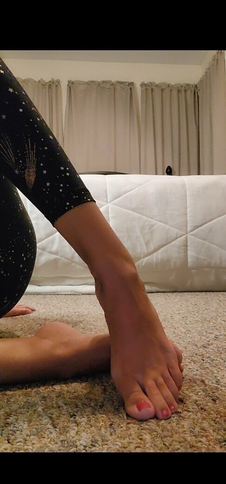 thinbitch925 nude star photo