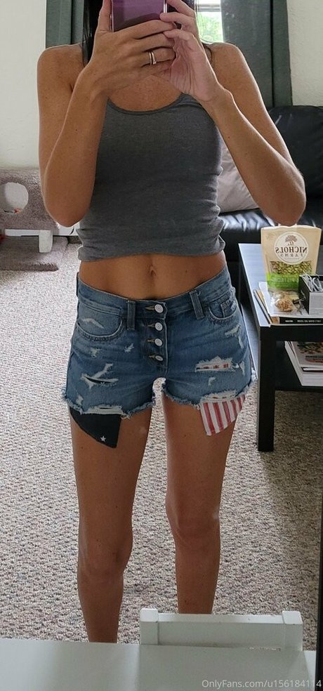 thinbitch925 naked actress image