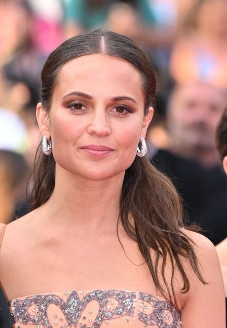 Alicia Vikander star adult picture