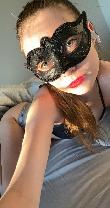 Lily Brooke hot model pictures