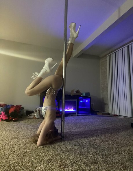 Lily Brooke star naked gallery