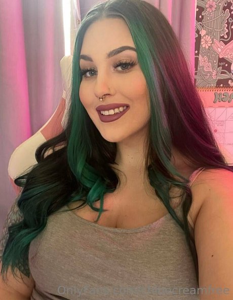 chloecreamfree erotic actress img