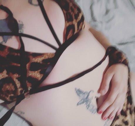 alwaysnaughty32 model hot pic