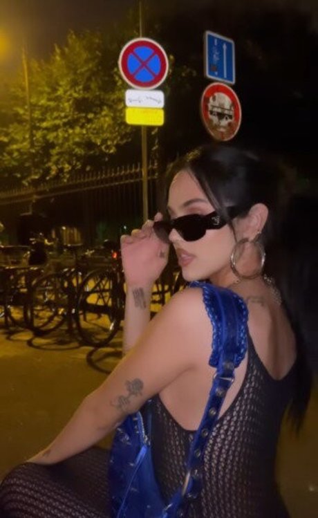 Maggie Lindemann erotic model galleries