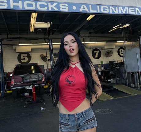 Maggie Lindemann nude pornstar img