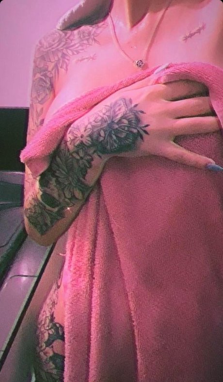 Missmushrooms naked pornstar pics