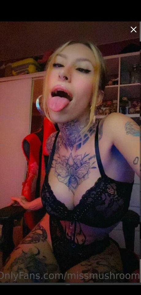 Missmushrooms pornstar nude picture