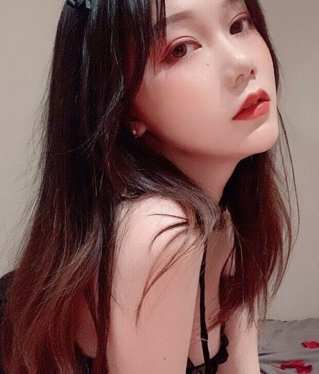 Qinqinwoya pornstar exclusive pictures