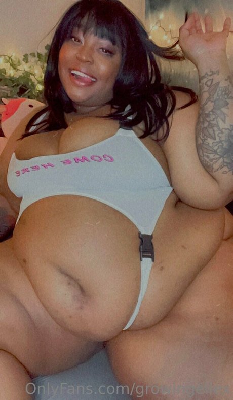 growingellex hot model photo