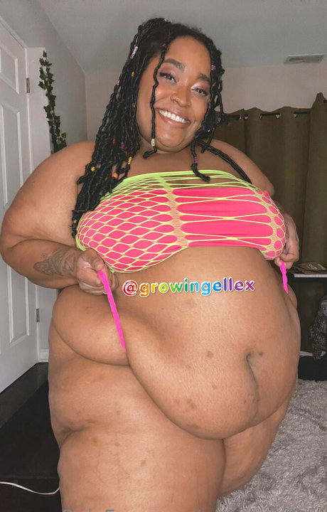 growingellex naked model images