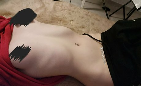 milkycazzie pornographic model image