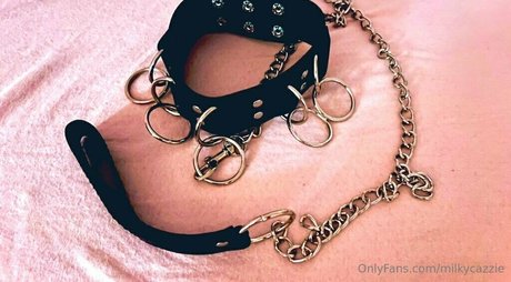 milkycazzie erotic model img