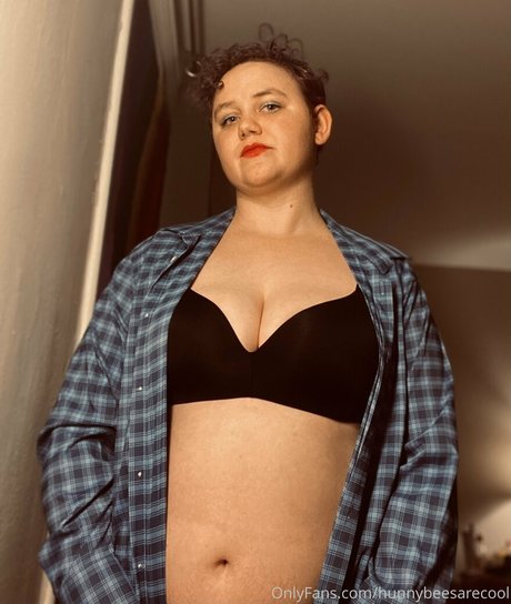 hunnybeesarecool hot pornstar img