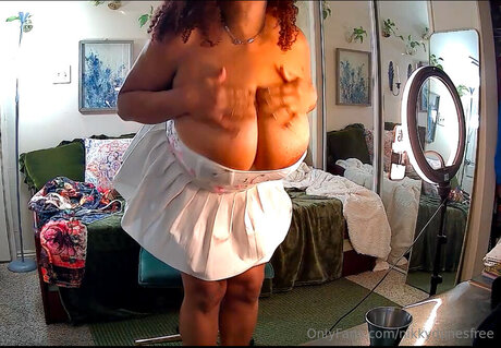 nikkydunesfree pretty pornstar img