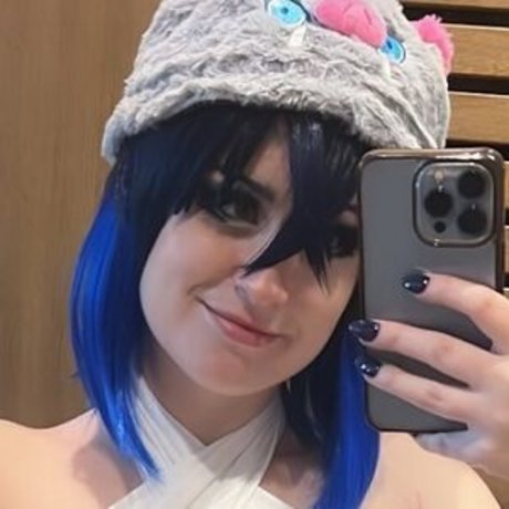 Cheshsmiles model nude image