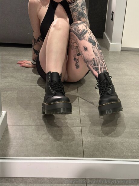 NikkyDandelion adult model photo