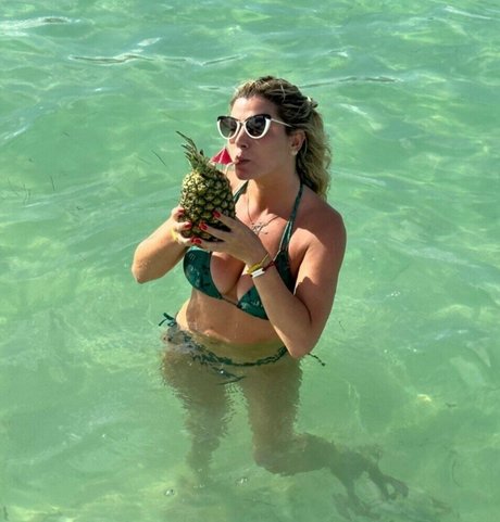 Isabela Pagliari star free pic