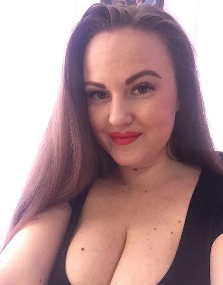 SamantaKroft adult model image