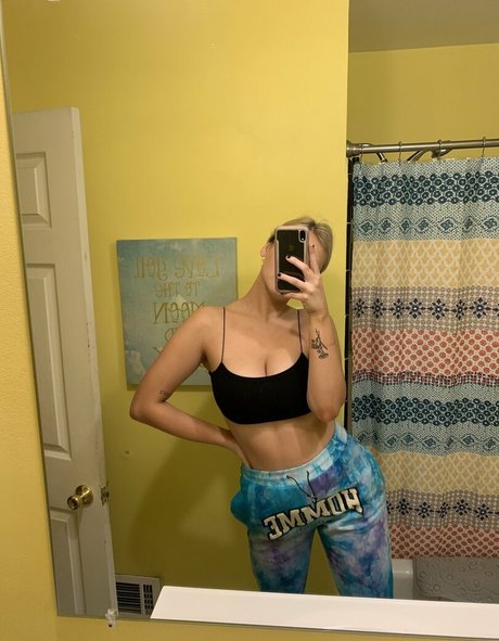 mollyomaliamollyomaliaaa nudes model pics