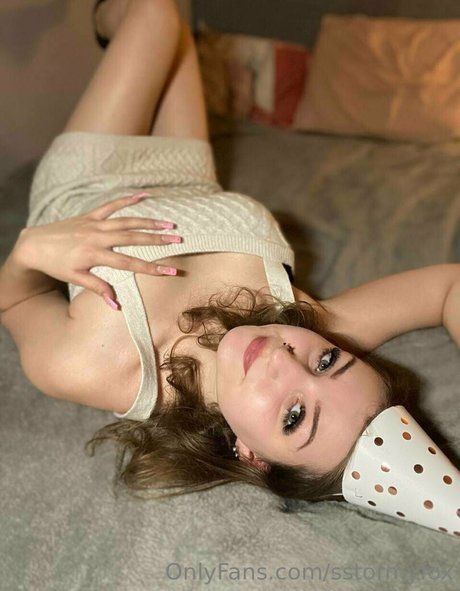 sstormyfox model high quality picture