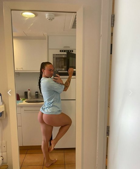 Mimmi Olsson art model pic