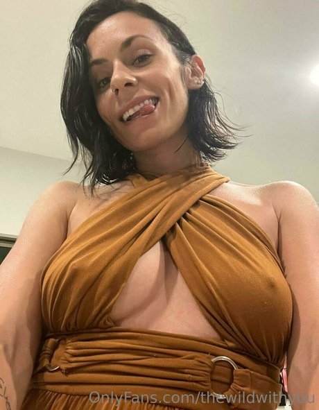 thewildwithyou hot model picture