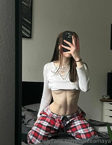 cuteeromana nude pornstar photo