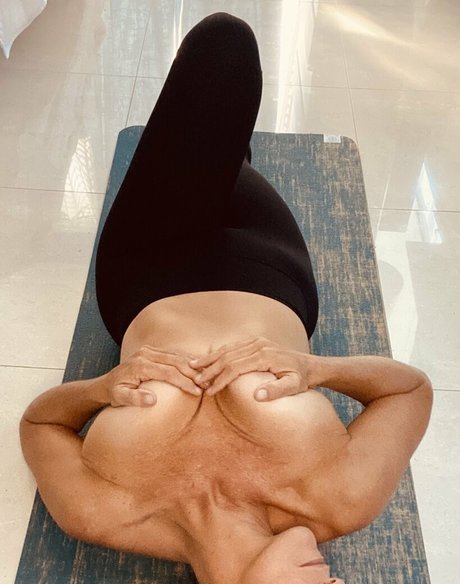 sexyelleanthony model adult pictures