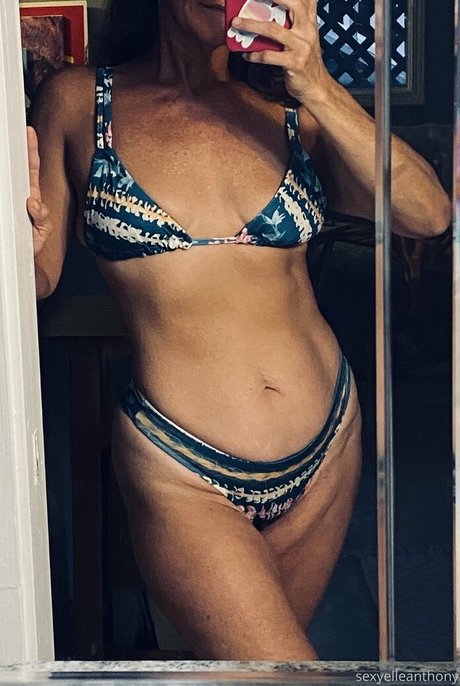 sexyelleanthony model art pics