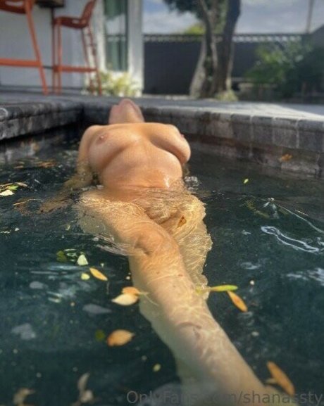 Chivelicious pornstar exclusive galleries