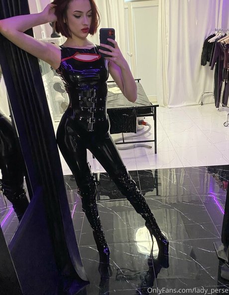 Lady Perse sexy actress gallery