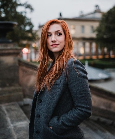 Lara Loft model pictures