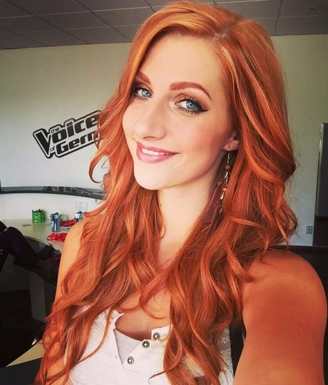 Lara Loft hot actress pictures