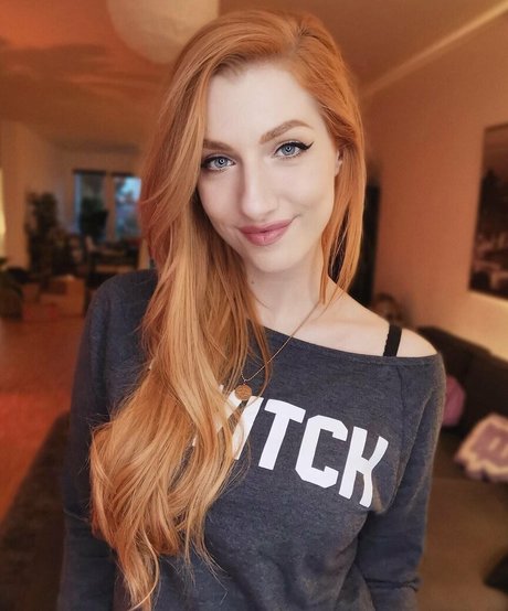 Lara Loft model perfect img